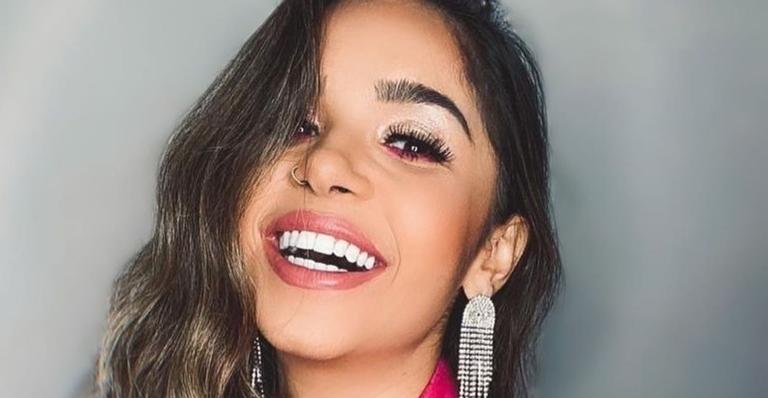 Ex-BBB Gizelly Bicalho deixa seios à mostra em clique ousado e arranca suspiros: ”Que musa é essa”
