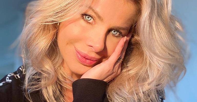 Karina Bacchi se delicia com comida exótica e impressiona fãs: ”Vocês adivinham o que é isso?