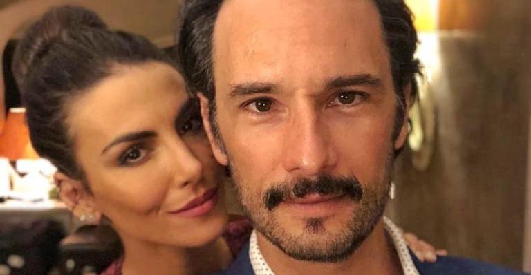 Discreto, Rodrigo Santoro posta clique raro e romântico ao lado da esposa Mel Fronckowiak