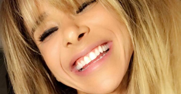 Dany Bananinha compartilha clique pensativa e arranca elogios na web: ”Gata”