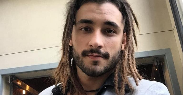 Sem dread, intérprete de Jamaica em Totalmente Demais surge irreconhecível 5 anos após as gravações