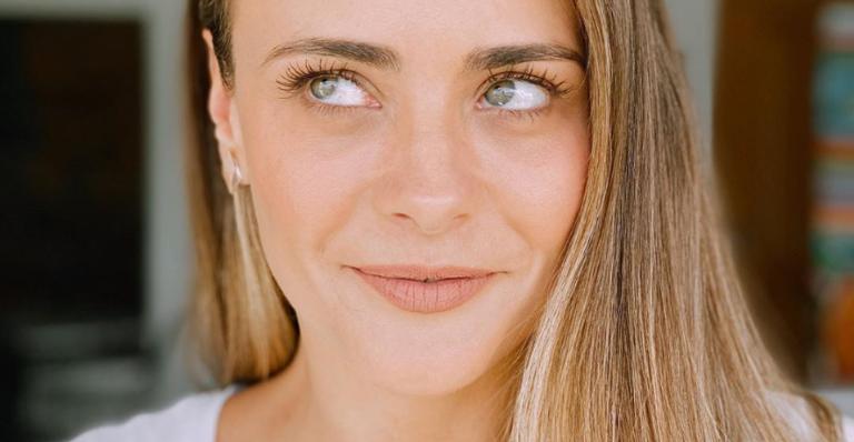 Juliana Silveira se prepara para início da semana e recebe chuva de elogios: ”Musa”