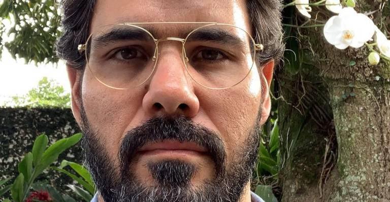 Juliano Cazarré desabafa após receber críticas na web: ”Tentam transformar tudo em uma guerra”