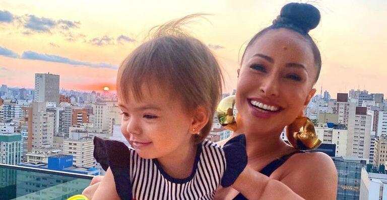 Sabrina Sato compartilha foto encantadora de Zoe com penteado fofo