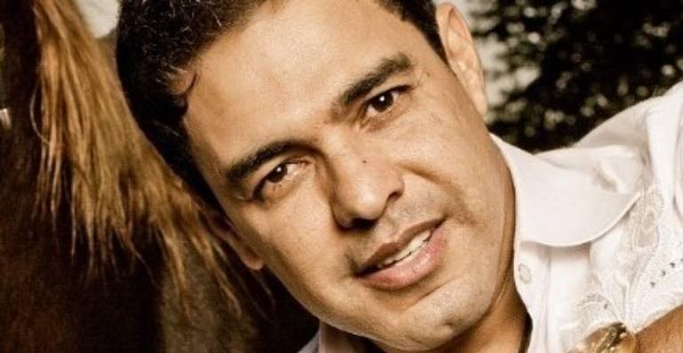 Sertanejo Zezé Di Camargo anuncia novo projeto aos fãs: ”Estamos preparando com muito carinho”