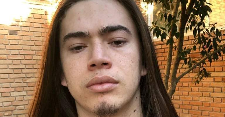 Whindersson Nunes mostra transição capilar: ”8 meses sem química na juba”