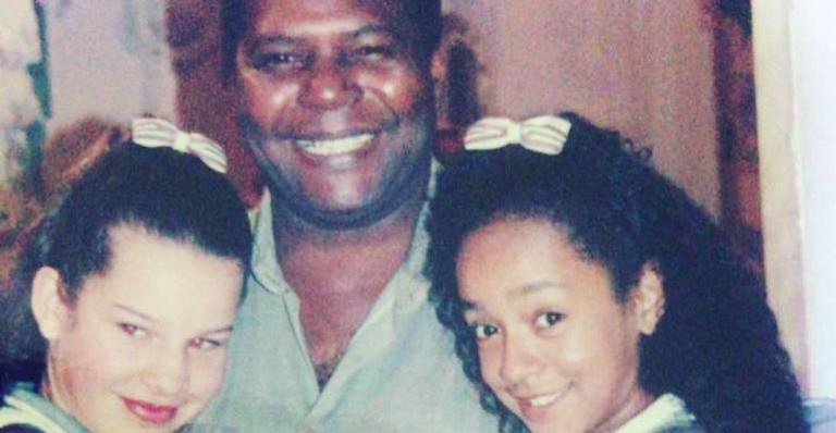Aretha Oliveira relembra foto com Gésio Amadeu e pede doação de sangue: ”Ele saíra dessa”