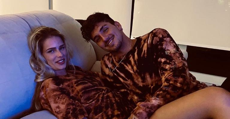 Yasmin Brunet e Gabriel Medina combinam tatuagens inusitadas