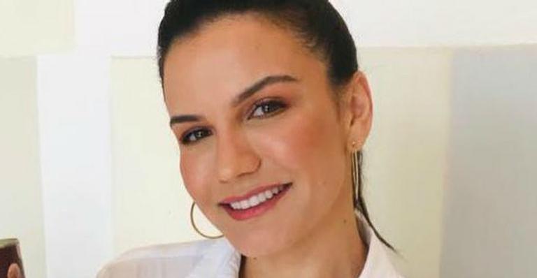 Grávida, Kyra Gracie compartilha clique fofo ao lado das filhas: ”Barriguinha aparecendo por aqui”