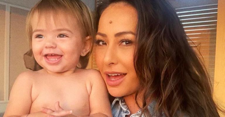 Sabrina Sato encanta ao registrar a filha, Zoe, com chapéu de maria chiquinha: ”Que linda”