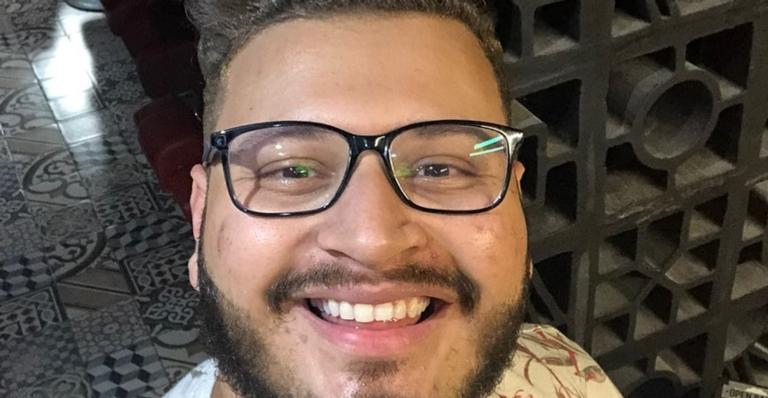 Ex-BBB Victor Hugo surge muito mais magro na web e impressiona: ”Tá ficando muito gato!”
