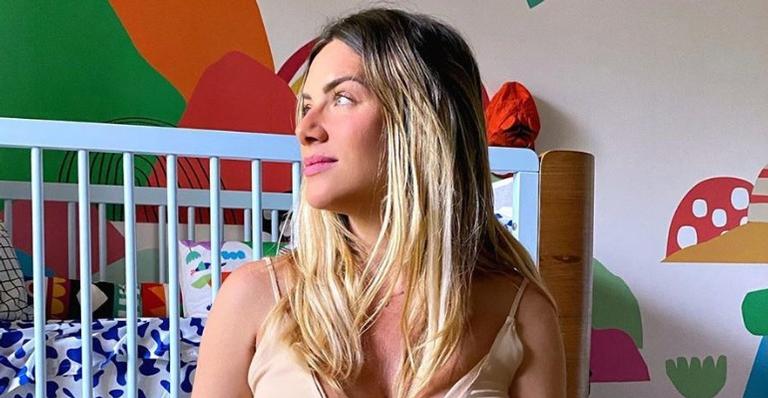 Na reta final da gravidez, Giovanna Ewbank publica foto com o barrigão de fora e arranca elogios
