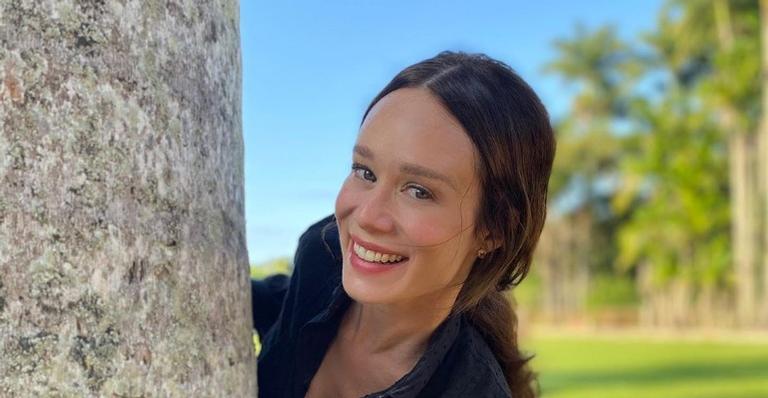 Mariana Ximenes surge ao lado de Ary Fontoura e Claudia Raia ao relembrar clique de festa junina