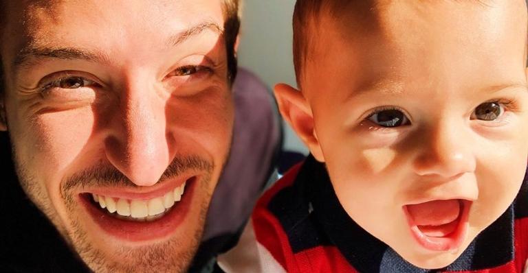 Vinicius Martinez arranca suspiros ao posar com o filho, Valentin
