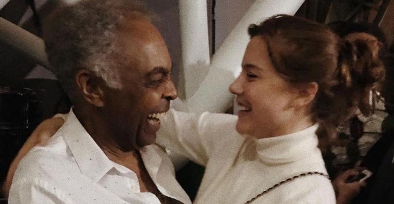 Alice Wegmann faz declaração para Gilberto Gil para celebrar os 78 anos do cantor