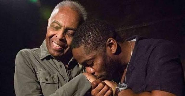 Lázaro Ramos presta linda homenagem ao comemorar aniversário de Gilberto Gil: ”Te admiro e amo!”