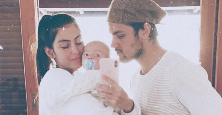 Mariana Uhlmann, esposa de Felipe Simas, curte momento com o caçula e encanta web