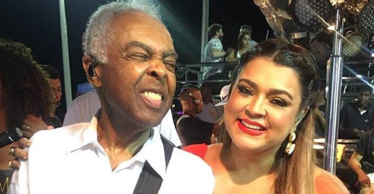 Preta Gil posta clique antigo com Gilberto Gil e se declara: ”Eterno cheiro no meu cangote”
