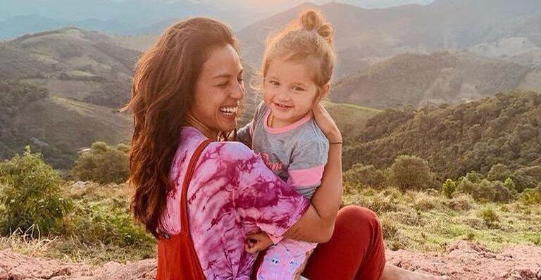 Yanna Lavigne encanta com vídeo de Madalena tocando gaita: ”A cada dia aprendo mais”