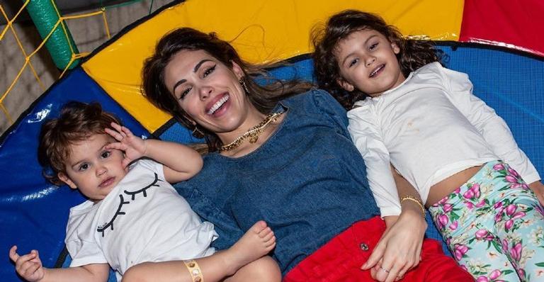 Bella Falconi explode o fofurômetro ao compartilhar vídeo de Victoria e Stella fazendo desfile