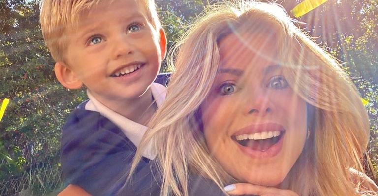 Karina Bacchi espalha diversão com o filho na web: ”Já está com a corda toda”