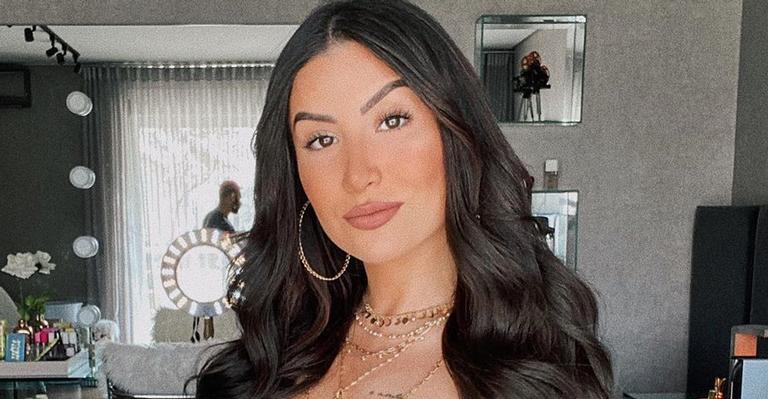 Em quarentena, Bianca Andrade surge deslumbrante em vestido vermelho