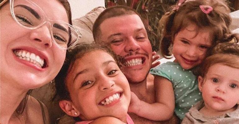 Ferrugem encanta fãs ao mostrar momento carinhoso ao lado da filha: ”Que fofura!”