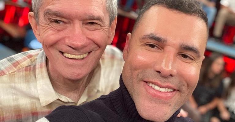 Rodrigo Sant’Anna posa com o maridão e casal recebe elogios na web