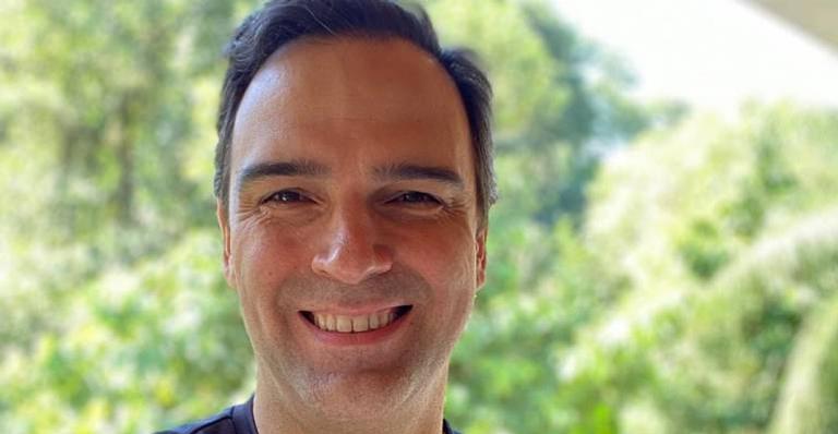 Tadeu Schmidt diverte seguidores ao falar sobre dia de folga: ”Eu não quero obrigação nenhuma”