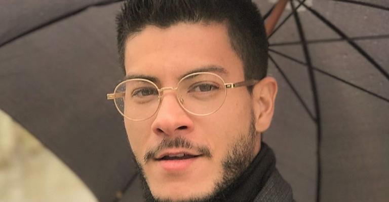 Arthur Aguiar apaga vídeo de seu pronunciamento sobre a ex, Mayra Cardi: ”Estou me desconstruindo”
