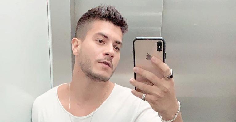 Após acusações e polêmicas com Mayra Cardi, Arthur Aguiar recebe apoio na web
