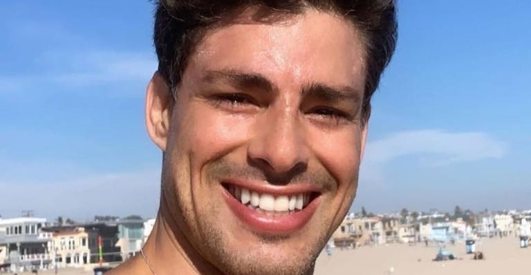 Cauã Reymond exibe clique pós surf de tirar o fôlego e arranca suspiros: ”Lindo demais”