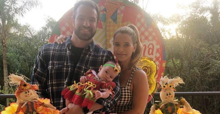 Dany Bananinha comemora três meses da filha: ”Arraiá da Lara”
