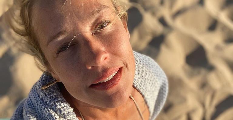 Em Portugal, Luana Piovani curte praia com as amigas e fãs elogiam: ”Você é luz”