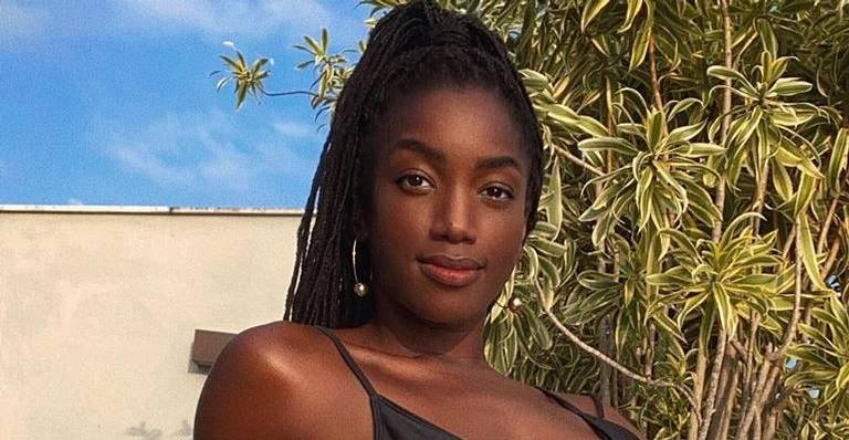 Iza posa de biquíni e corpão chama a atenção: ”Perfeição”