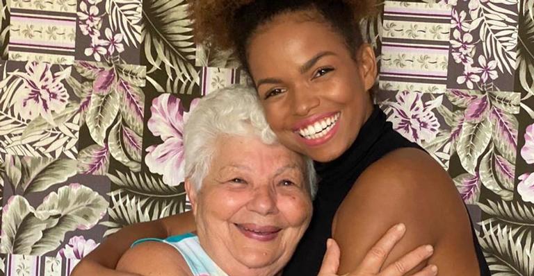 Jeniffer Nascimento emociona com homenagem para avó: ”Minha guardiã na terra”