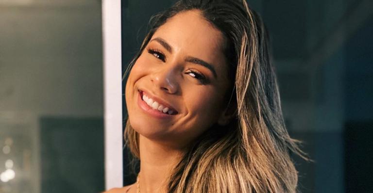 Lexa curte dia na piscina e arranca elogios dos fãs: ”Gata”