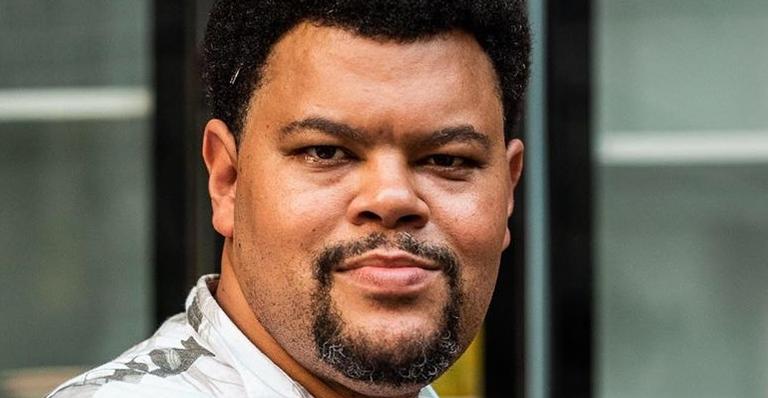 Mesmo com problema de saúde, Babu Santana segue no elenco de ‘Salve-se Quem Puder’