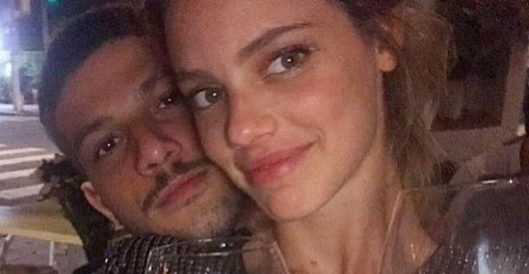 Laura Neiva compartilha homenagem emocionante no aniversário de Chay Suede: ”Sorte a minha”