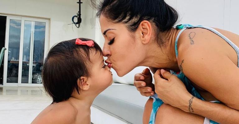 Em meio a polêmicas, Mayra Cardi posta vídeo da filha e desabafa sobre a pureza das crianças