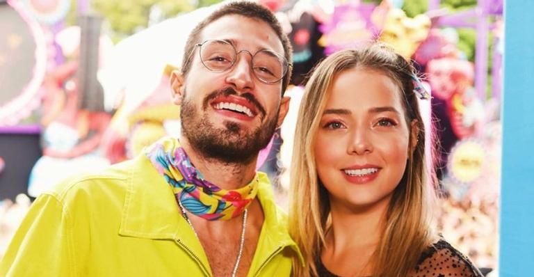 Vinicius Martinez usa a web para tietar a carreira de cantora de Carol Dantas: ”Tem sido um sonho”