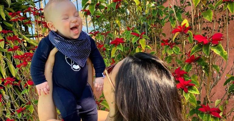 Giselle Itié encanta ao postar clique sorridente do filho e celebrar quatro meses