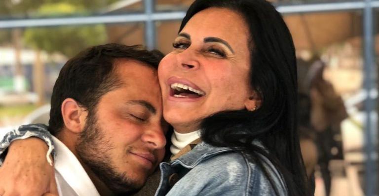 Em live, Gretchen e Thammy Miranda falam sobre aceitação: ”A base de tudo foi o amor”