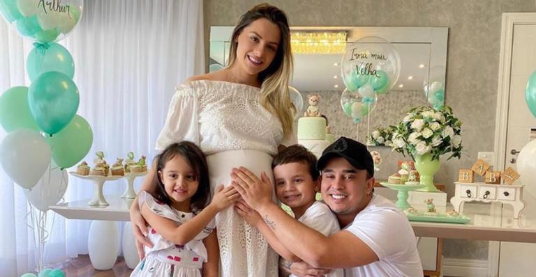Kauan conta os dias para a chegada de seu terceiro filho: ”Já já o Arthur tá com a gente”