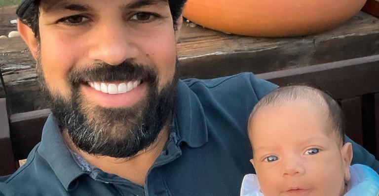 Sorocaba, da dupla com Fernando, faz convite para live show com clique fofo ao lado do filho, Theo