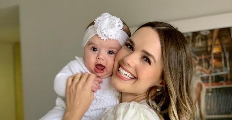 Thaeme relembra registros do aniversário de 1 aninho da filha