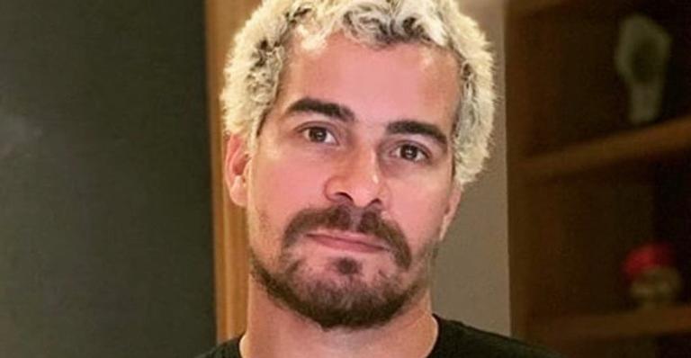 Em quarentena, Thiago Martins posta foto de ‘cabelos em pé’ e reclama de locais cheios
