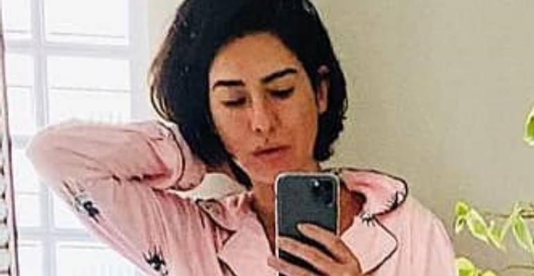Fernanda Paes Leme posa de pijama e revela local preferido para fotos: ”Elegendo esse cantinho”