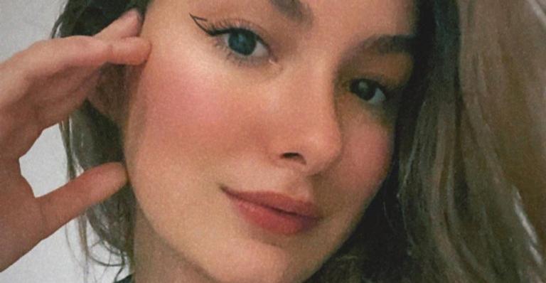 Ao relembrar clique de noitada, Marina Moschen afirma: ”Ainda não é hora de voltar pro bar”