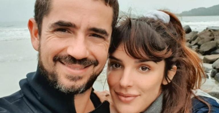 Rafa Brites posa com Felipe Andreoli em lindo clique romântico